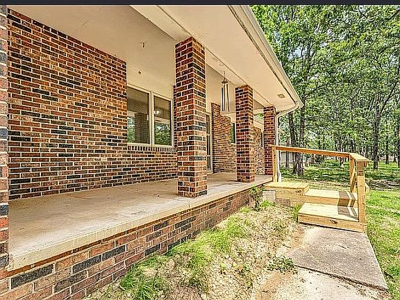 2nd image of 1061 E Brentwood Dr