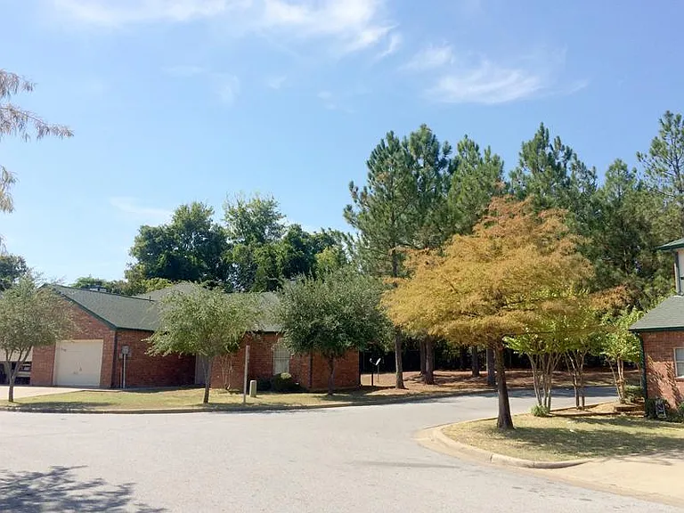 Pine Creek Townhomes — Photo 18