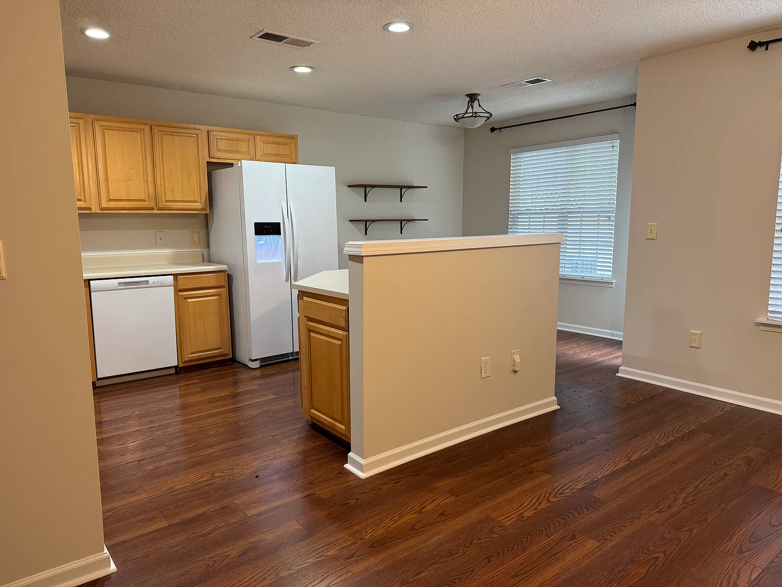 8763 Robinson Forest Drive — Photo 4