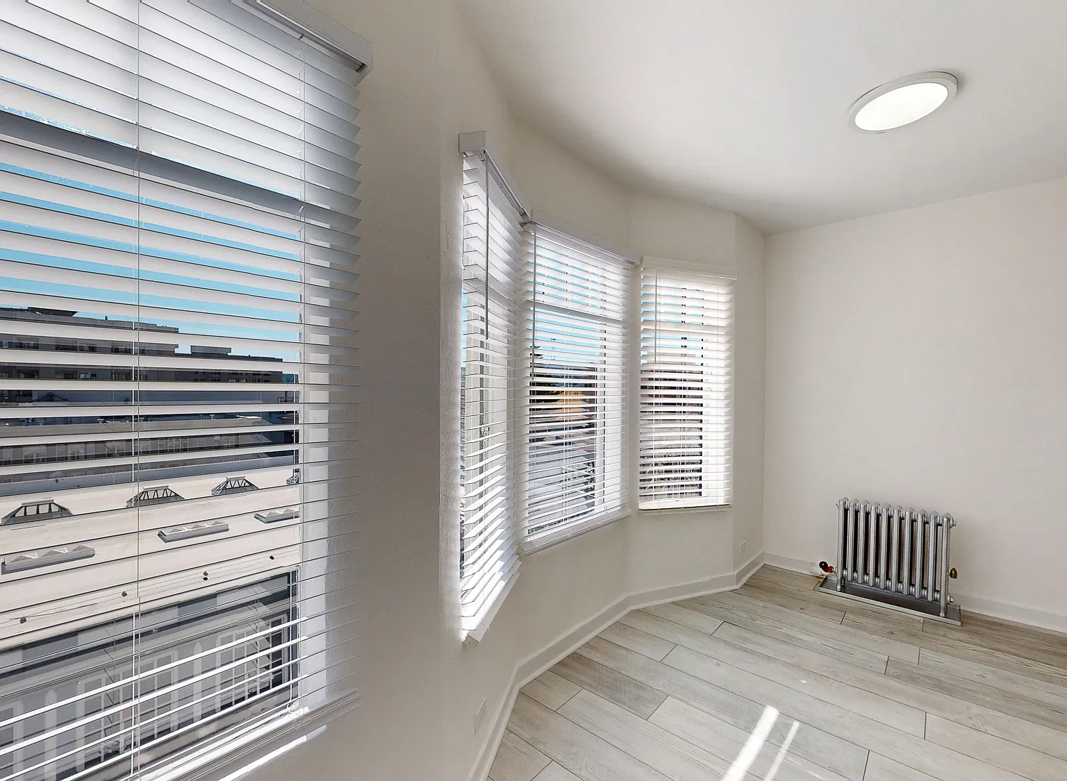 Modern San Francisco Studio with In-Unit Laundry | Pet Friendly — Photo 2