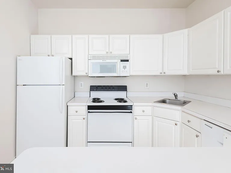 701-3 Sansom St #407 — Photo 8