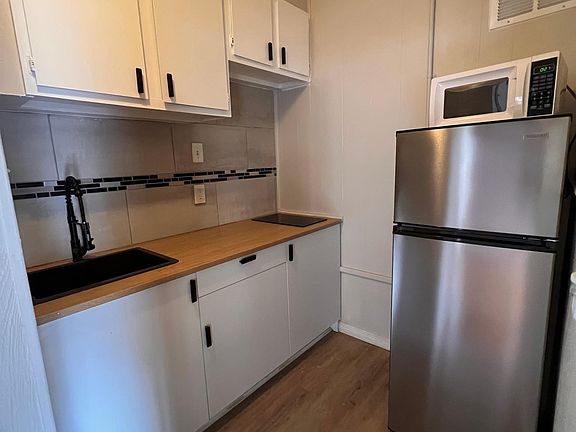 3rd image of 505 Margaret Ct APT 1