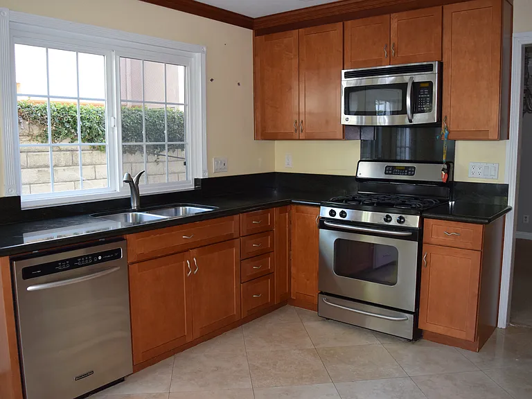 4450 Cedarglen Ct — Photo 4