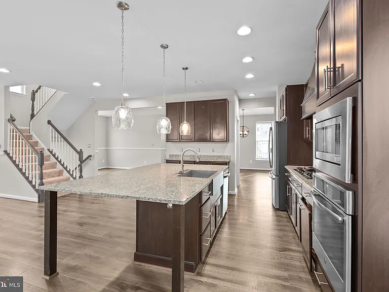 930 Forsythia Ln — Photo 16