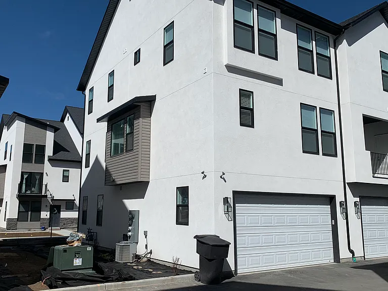 1638 N 1330 E — Photo 2