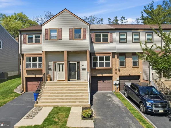 225 Birch Dr, Lafayette Hill, PA 19444