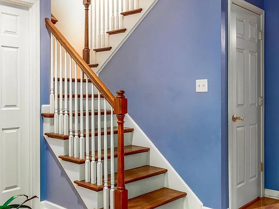 4th image of 5275 Winthrop Ave