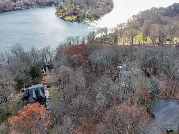 6 Candlewood Common, New Milford, CT 06776