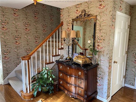 3rd image of 509 Sheridan Cir