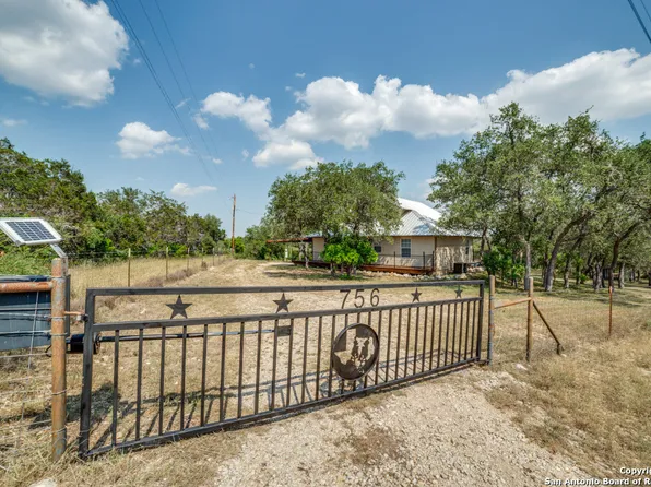 756 County Road 245, Hondo, TX 78861