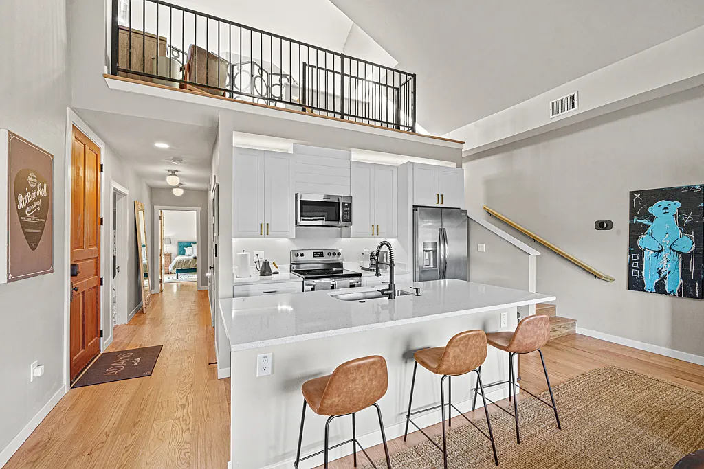 3 bed, 1344 sqft, $2,679 — Photo 2