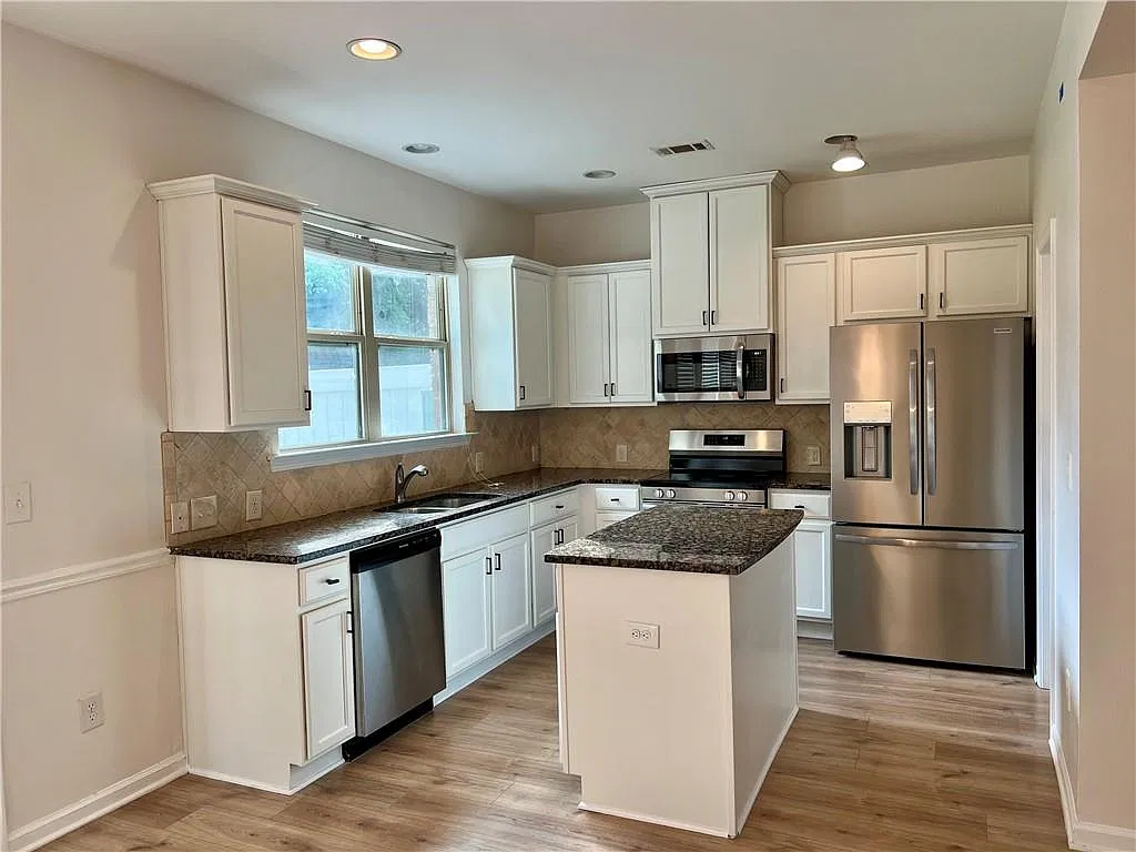 3 bed, 2.5 bath, 1987 sqft, $2,295 — Photo 4