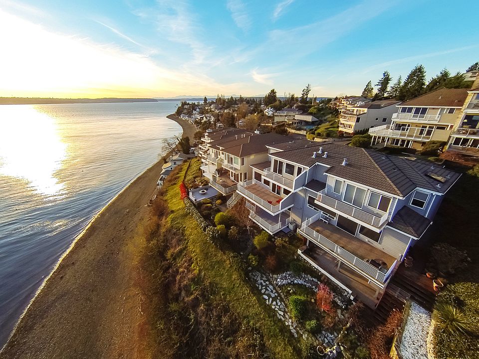 Waterfront townhouse