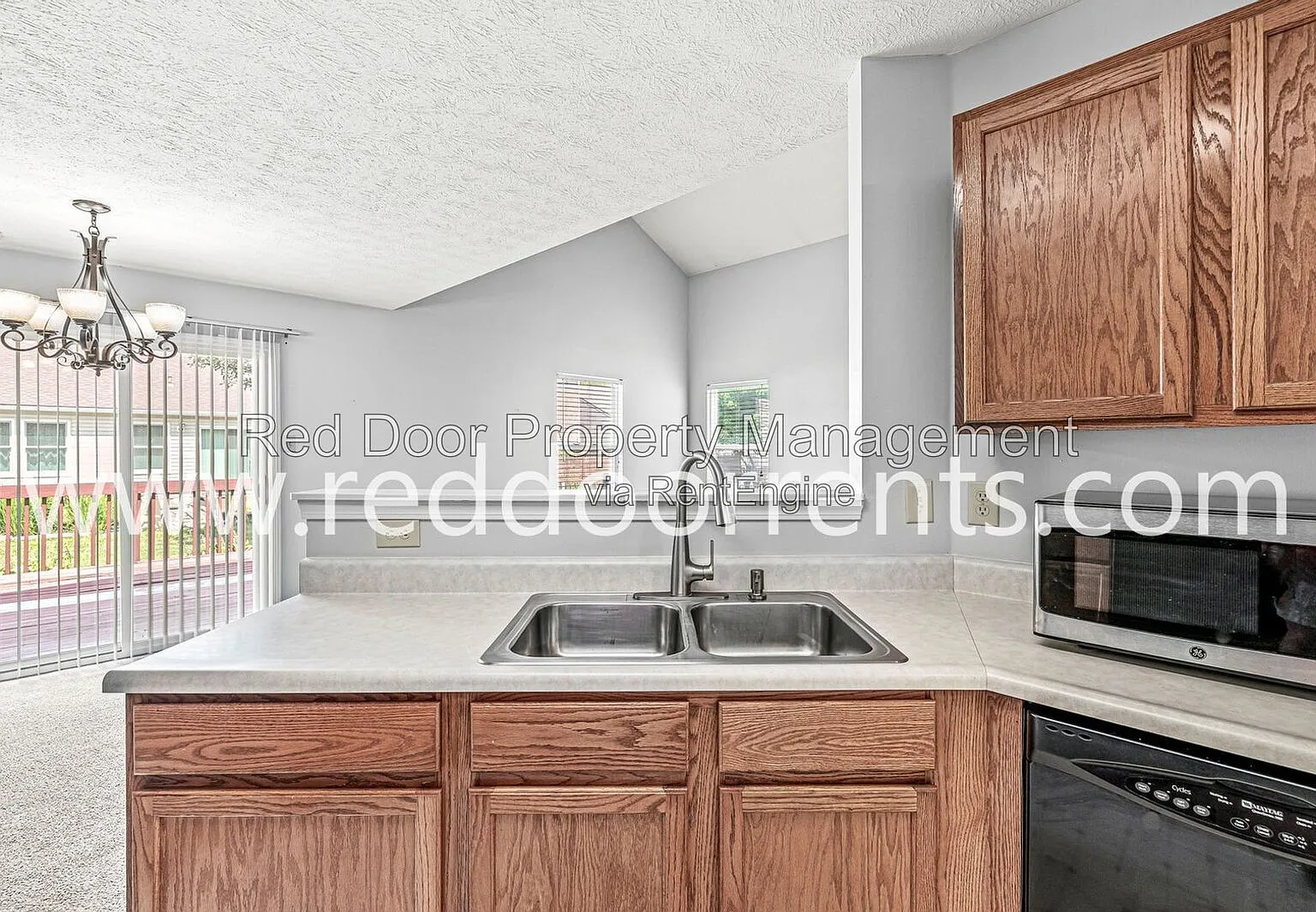 3 bed, 2.5 bath, 1351 sqft, $2,150 — Photo 4