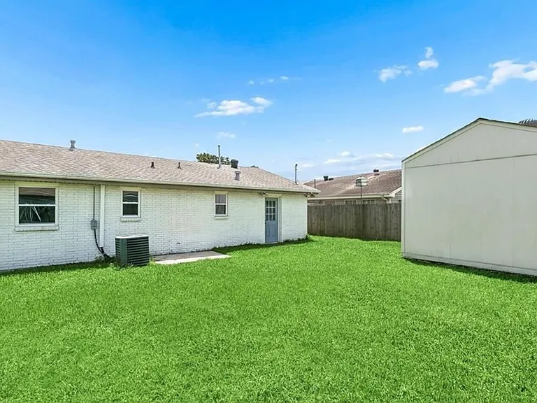 1536 Redwood Dr — Photo 10