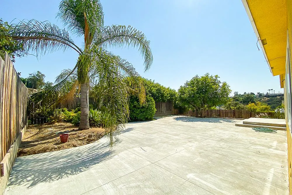 8 bed, 2200 sqft, $9,300 — Photo 3
