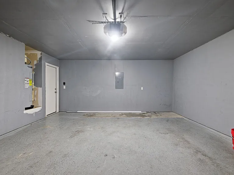 11912 Jamie Dr — Photo 33
