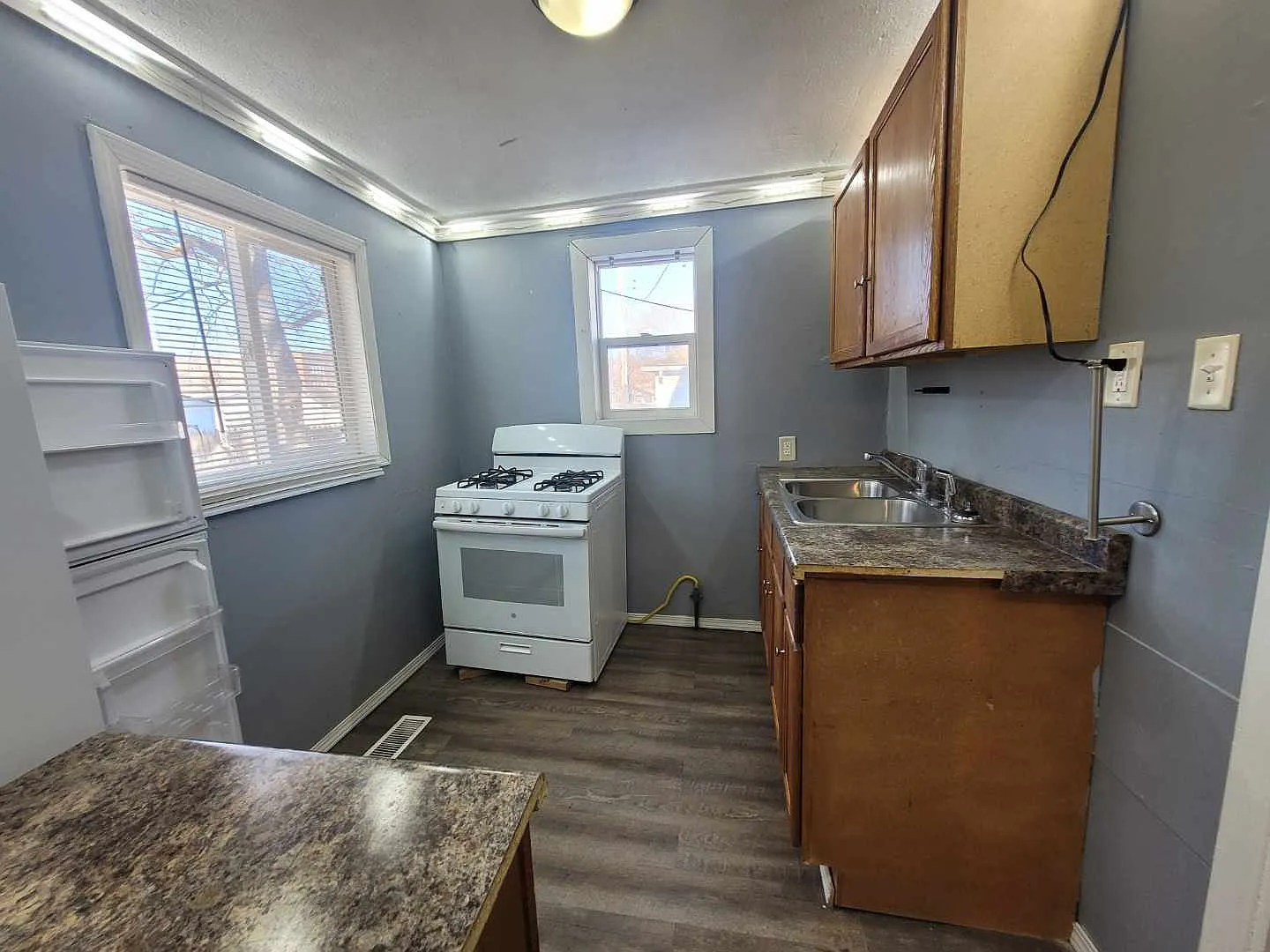 506 W 4th St - B — Photo 3