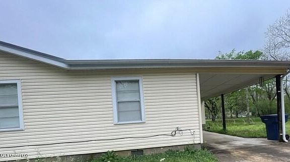 4th image of 407 1/2 Armstrong St