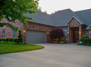 3984 W Edgewater Dr, Fayetteville, AR 72704