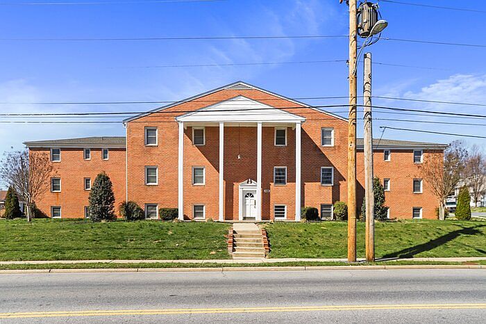 1st image of 1499 N East St #14