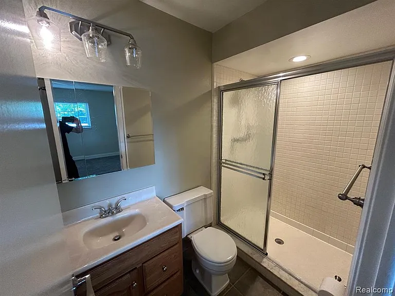 683 E Fox Hills Dr — Photo 19