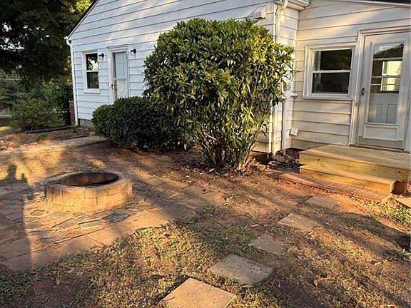 3rd image of 720 Park Springs Rd