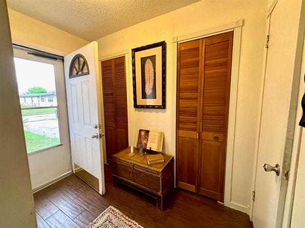 4216 SE Dorchester Dr, Lawton, OK 73501