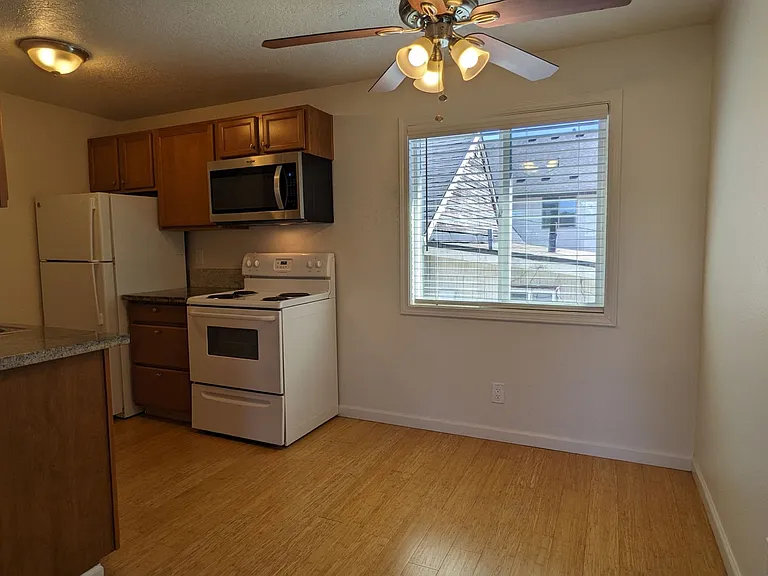 4102-4128 SE Cesar E Chavez Blvd — Photo 39