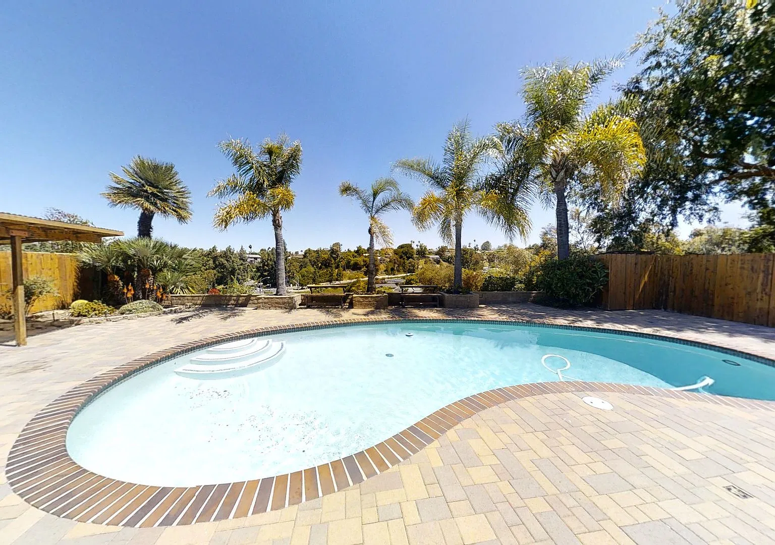 POOL house! BIG rooms! 8 Bedrooms — Photo 3