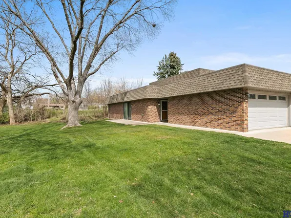 3340 Neerpark Dr, Lincoln, NE 68506