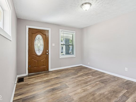 4th image of 1105 Winfield Ave