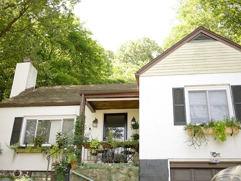 2540 Fairview Ave — Photo 2