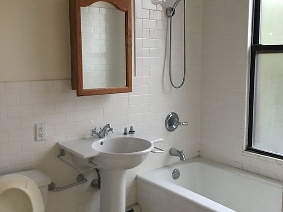 3rd image of 432 39th St #3
