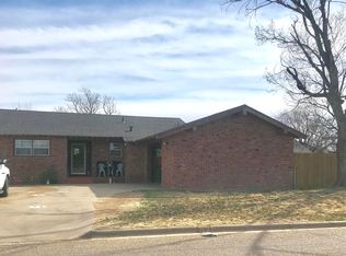 1102 Independence St, Plainview, TX 79072