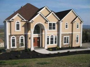 6 Utopian Ct, Newburgh, NY 12550