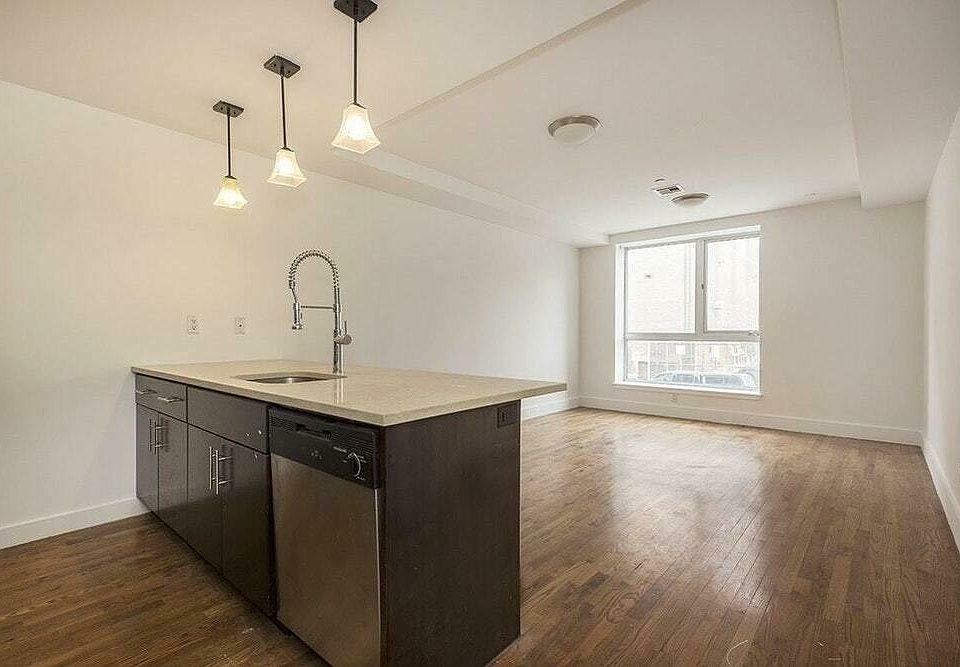 1st image of 80 Meserole St #E1