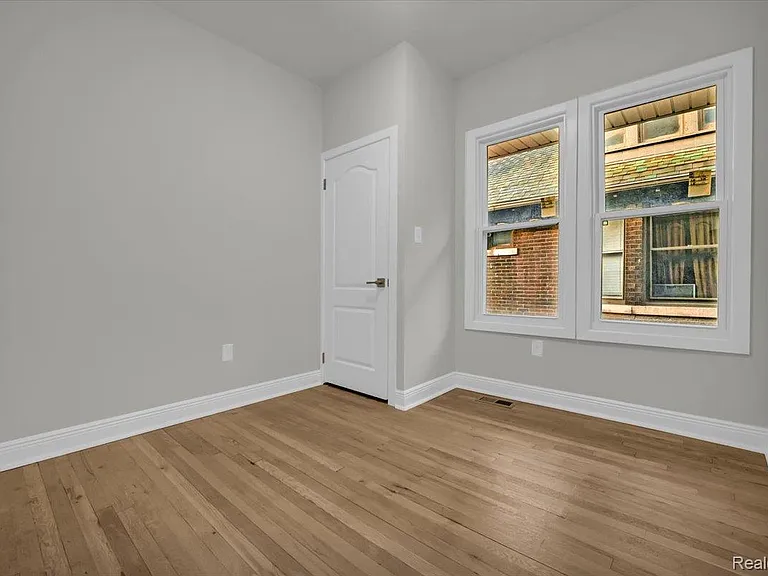 1502 Virginia Park St — Photo 10