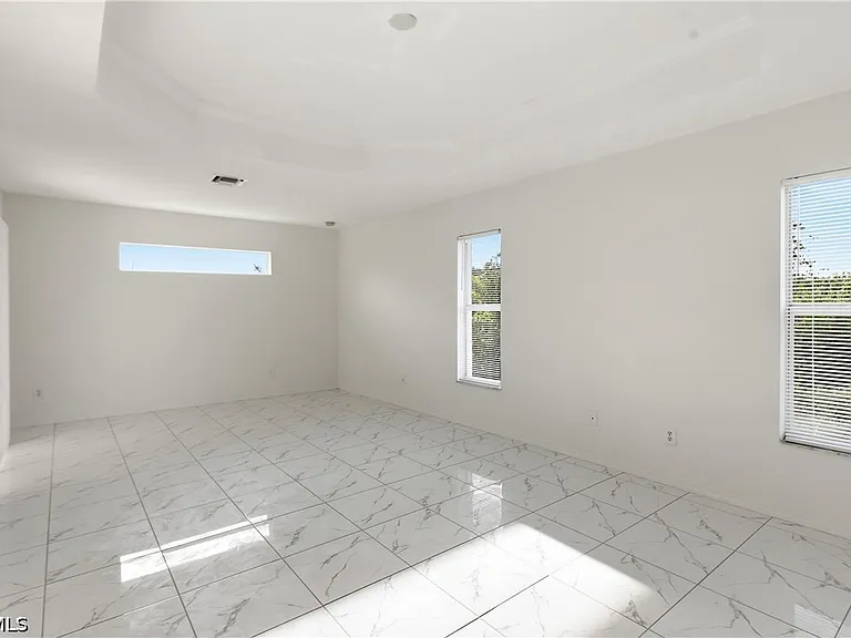 1403 Curtis Ave S — Photo 14