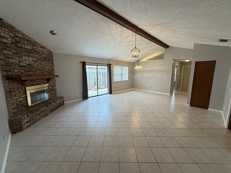 2251 Springwood Cir W — Photo 5