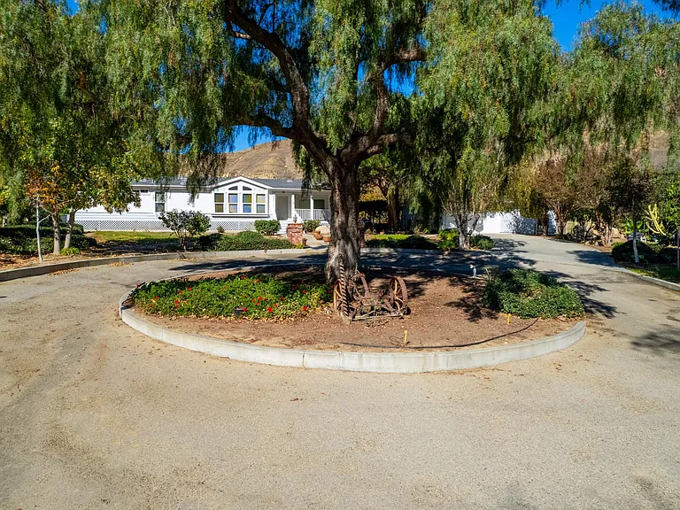 1057 E La Loma Ave — Photo 8