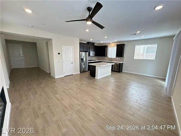 4 bed, 3.0 bath, 2114 sqft, $2,637 — Photo 4