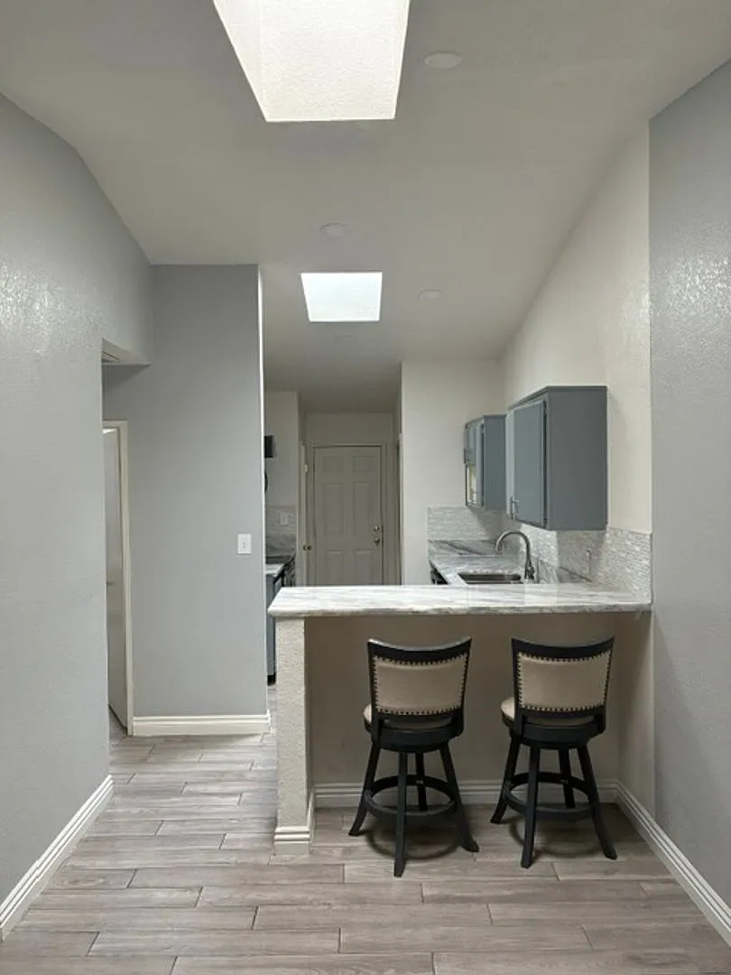 1 Bedroom Condo with Fireplace, Private Patio, Pool Access & Washer/Dryer Included — Photo 4