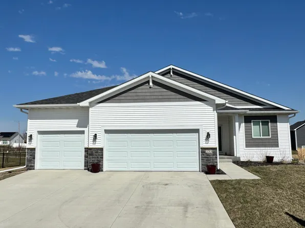 233 Cedar Dr, Gilbert, IA 50105