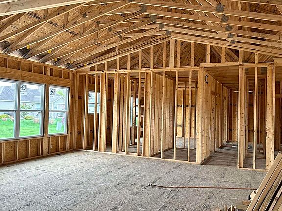 3rd image of 117 Creek View Dr