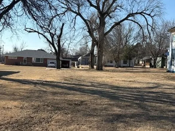 306 W 10th St, Larned, KS 67550