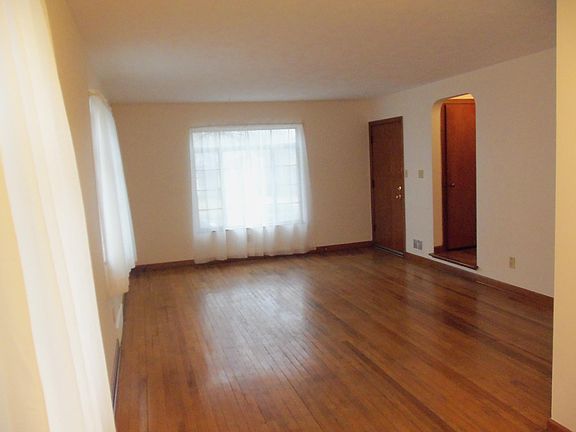 3rd image of 34 E Kanawha Ave #B