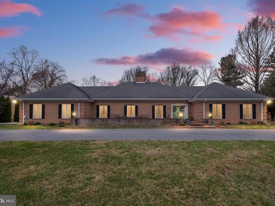 185 Riverside Dr, Elkton, MD 21921