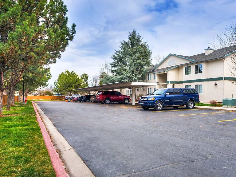The Pines Apartments — Photo 6