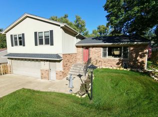 445 Stanford Dr, Marengo, IL 60152